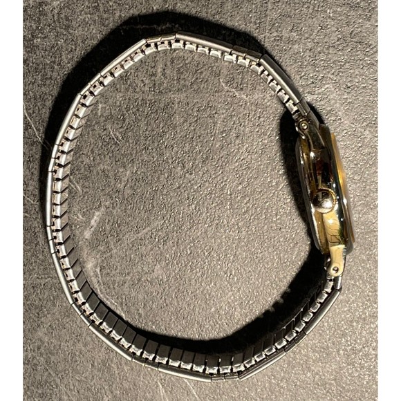 Ladies Gold and Silver Tone Timex New Battery - Picture 4 of 5